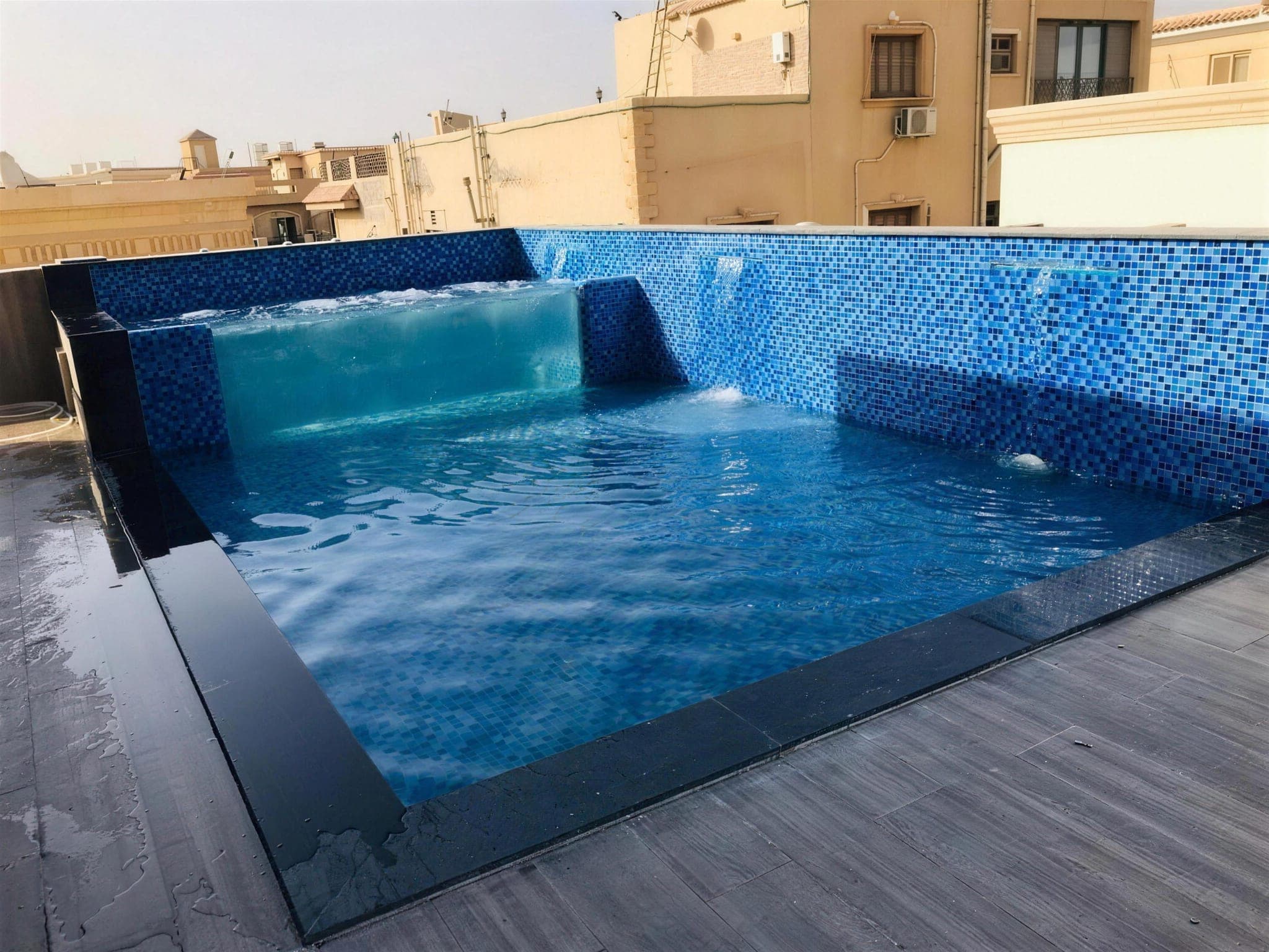Overflow Pool — Deck-Level Perimeter · Luxury Standard